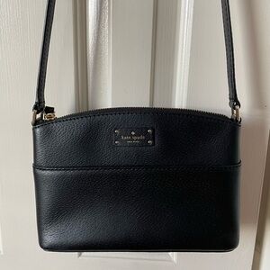 Like new. Kate Spade black pebbled crossbody purse
